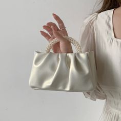 Fashion Pearl Handle Women Dinner Clutch Purse Handbags Luxury Design Ladies Square Shoulder Bags Ruched Bag, Trendy Business Casual, Handbags Luxury, Small Messenger Bag, Pearl Bag, Trendy Handbags, White Purses, Handbags Casual, Frame Bag