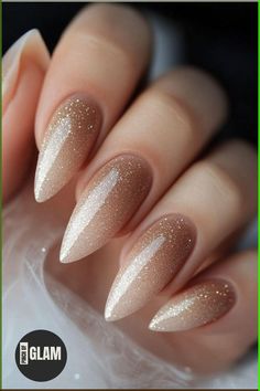 Pastel Autumn Nails, Nail Gel Ideas Classy, Elegant Nail Ideas Classy Simple, Almond Nails Nude Color, Elegante Nails Classy, Elegant Acrylic Nails Classy, Nails For Formal Event, Classy Glitter Nails, Business Nails Classy