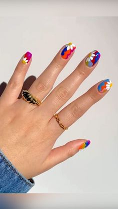 Fun May Nails, Super Cool Nails, Split Color Nails, Cool Nail Art Designs Unique, Fun Nails Designs, Hard Nail Designs, Fun Nail Designs Creative, Vintage Nail Designs, 70s Inspired Nails