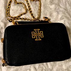 Bring New Never Used Tan Travel Bag With Chain Strap, Tori Burch Bags, Tory Burch Shoulder Bag, Metallic Handbags, Tory Burch Purse, Small Shoulder Bags, Suede Handbags, Tory Burch Handbags, Convertible Bags