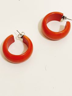 "Vintage Earrings/ Retro Earrings - 1990s Hoop Earrings  Vintage Burn Orange Hoop Earrings Circle Earrings Vintage Plastic Pierced Earrings Retro Earrings 1990's Costume Jewelry Statement Glam Super Cute!  Beautiful Pair of Earrings Add to your Collection Today!  Check out the shop for more unique vintage earrings. New earrings are added each week.  Measurements:    3 1/2\" hoop   1\" diameter Condition: Good Vintage Condition  -------------------------------------------------- ----------------- Cheap Orange Retro Earrings, Small Hoop Retro Earrings For Pierced Ears, Small Retro Hoop Earrings, Burn Orange, 90s Costume, Retro Earrings, Earrings Circle, Chunky Hoop Earrings, Retro Earring