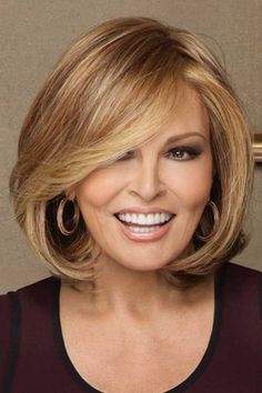 Hairstyles For Square Faces, Kort Bob, Medium Length Bobs, Raquel Welch Wigs, Medium Hair Styles For Women, Mom Hairstyles, Penteado Cabelo Curto, Hairstyles Over 50