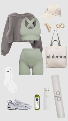 Set Workout Clothes, Gym Outfit Design, Yoga Set Aesthetic, Light Green Workout Outfit, Elegant Workout Clothes, Sage Green Workout Outfit, Workout Outfits For Women Aesthetic, Cute Work Out Outfits, Spring Gym Outfits For Women