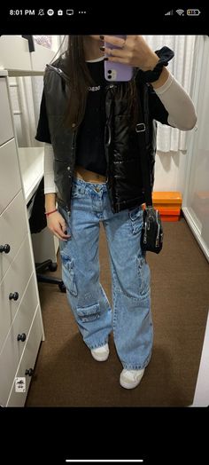 Milipilis Outfit Invierno, God Clothing, Chill Fits, Cargo Jeans, Just Girl Things, Outfits Casuales, Fitness Inspo, Clothing Items, Clothing And Shoes