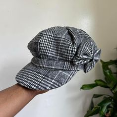 Vintage women side bow cabbie hat  Size: Unknown  Measurements: 24" Brand: unknown  Material: 100% Polyester  📌Please Read shop Policy📌 💕Ask me any questions💕 Cabbie Hat, Hat Beret, Hat Sizes, Hats For Women, Women's Accessories, Vintage Ladies, Caps Hats, Accessories Hats, Women Accessories