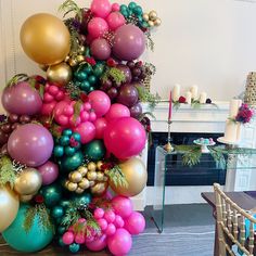 there is a christmas tree made out of balloons and other decorations on the table in this living room