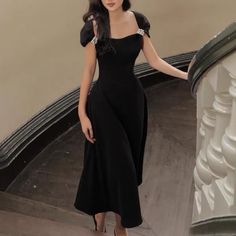 Black Slim High Waist Midi Dress 00s Mode, Black Dresses Classy, Robes Vintage, Pakaian Feminin, Elegant Dresses Classy, Stil Inspiration, Black Evening Dresses, Elegantes Outfit, Prom Dresses With Sleeves