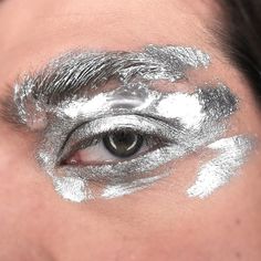 Metalic Make Up Aesthetic, Silver Flakes Makeup, Silver Face Paint, Silver Fairy Makeup, Silver Fashion Aesthetic, Silver Eyebrows, Hologram Makeup, Silver Moodboard, Metallic Makeup Looks