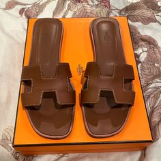 Herms Oran Sandals In Gold Leather Size 401/2 In Very Good Condition. Comes With 2 Dust Bags And Herms Box. Some Sign Of Wear. Fits Us Size 9.5. French Size 40.5 Sandals 2022, Hermes Shoes, Gold Leather, Women's Shoes Sandals, Shoes Sandals, Dust Bag, Size 10, Conditioner, Women Shoes