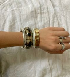 Silver Ring Chunky, Silver And Gold Jewelry Mixing, Bangles Aesthetic, Mixed Metals Jewelry, Friends Clothing, Fashionista Outfits, Chunky Bracelets