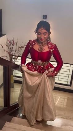 Ghagra Blouse Design, Gown Pattern Indian, Wedding Function Dresses, Simple Gown Designs, Ethnic Gowns Indian, Designer Ghagra, Ready Saree, Designer Frocks