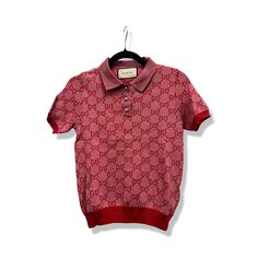 Authentic Vintage Gucci monogram GG short sleeves polo 2000s   Colour: red  Year: 2000s Made in Italy Material : Knit and wool and pearls  Condition rating: N (check our vintage rating scale in the photos)  Measurements below size: S shoulder: 35cm Chest: 84cm   Length: 54cm   P.s   1) What you see here is what you going to received!!  2) All vintage sales are final.  Message us or email us anytime you needed help. Luxury Fitted Short Sleeve Polo Shirt, Fitted Short Sleeve Luxury Polo Shirt, Designer Fitted Polo Shirt, Rating Scale, Gucci Monogram, Colour Red, Short Sleeve Polo, Women Pullover, Vintage Gucci