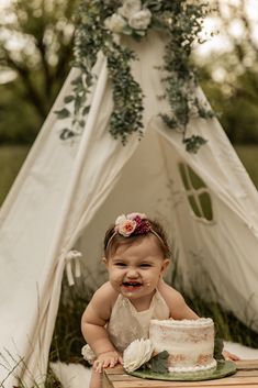 Cake Ideas For 1st Birthday, Outdoor Cake Smash, Ideas For 1st Birthday, Outdoor Baby Photography, Creative Cake Designs, Cake Boho, Smash Cake Ideas, Forest Inspiration, Baby Birthday Photoshoot