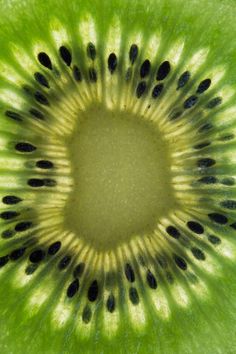 the inside of a kiwi fruit slice