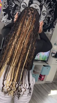 Peekaboo Hair Color Goddess Braids, Long Knotless Peekaboo Braids, Medium Boho Knotless Braids With Peekaboo, Braided Hairstyles Brown And Blonde, Brown Blonde Black Braids, Goddess Peekaboo Knotless Braids, Black Brown And Blonde Goddess Braids, Honey Brown Peekaboo Braids