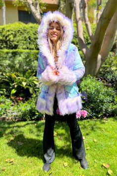 WOMEN'S PLAYA PETITE COAT  FEATURES High quality faux fur. Lined with ultra cozy cuddle seal fabric. 2 Inside zipper pockets on the front sides of the coat. 2 Outside pockets to keep your hands warm. 6" Invisible zipper ID "secret" pocket on the inside left chest lining. 4  Hook & eye closures. Inside back pack str Dream L, Fur Hood