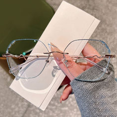 Rimless Eyeglasses For Women, Uni Fits, Glasses Frames Trendy, Glasses Inspiration, Browline Glasses, Frozen Blue, Girly Clothes, Rimless Eyeglasses, Metal Frame Glasses