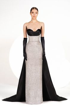 Sequins embroidered dress with satiny gloves Black Glam Dress, Black And Silver Gown, Premiere Outfits, Gown With Gloves, Swarovski Dress, Look Gatsby, Silver Evening Dress, Evil Stepmother, Model Clothes