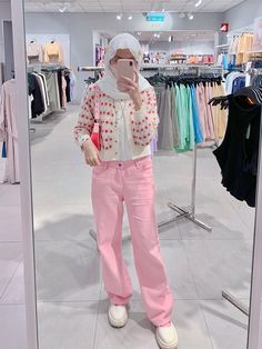 #pinkcore #softaesthetic #y2kfashion Pink Pants Outfit Hijab, Modest Pink Outfits, Outfit Pink Hijab Casual, Pastel Cute Outfits, Pink Outfit Hijab, Pink Hijab Outfit, Barbie Ootd, Pink Pants Outfit