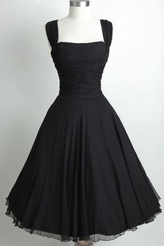 black vintage short prom dress 2024 homecoming dress vintage 1950s dress Homecoming Dresses Short Black, Vintage Homecoming Dresses, Black Homecoming Dress, Chique Outfits, Vintage Prom, Vintage 1950s Dresses, Black Party Dresses, Prom Dresses Vintage, Short Prom Dress