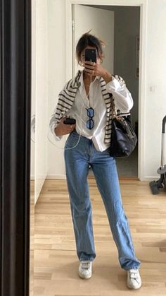 Aesthetic back to school college and university uni aesthetic fits outfits, fall semester genz trendy old money Style Bob, Chique Outfit, University Outfit, Woman Hair, Casual College Outfits, Stockholm Street Style, Europe Outfits