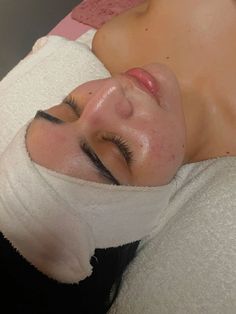 #facial #glowyskin #facials #facialmassage Facial Care Aesthetic, Teen Facial, Spa Facials, Facial Aesthetic, Esthetician Inspiration, Back Facial, Skincare Facial, Skin Aesthetics, Spa Facial