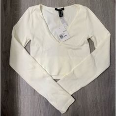 Bnwt Soft And Stretchy Material Flattering Neckline Forever 21 Trendy V-neck Crop Top, Forever 21 White Top For Night Out, Trendy V-neck Crop Top By Forever 21, Fitted White Forever 21 Top, Forever 21 Clothes, Outfit Wishlist, Forever 21 Outfits, Forever 21 Shirts, Long Sleeve Wrap Top