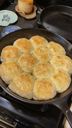 a cast iron skillet filled with bread rolls