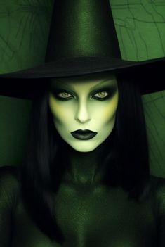 Halloween Costumes Women Villian, Classic Witch Makeup, Witch Makeup Green Face, Green Witch Face Paint, Halloween Face Paint Women, Makeup Bruja Halloween, Green Witch Makeup Halloween, Witch Inspired Makeup, Witch Face Makeup