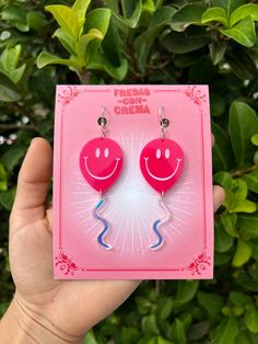 Pink happy face balloons with hand painted light pink faces and Iridescent "string" 🎈 silver plated brass leverback hooks. Acrylic and lightweight. Happy Face Balloon, Balloon Earrings, Diy Things, Summer Earrings, Summer Earring, Happy Face, Diy Canvas