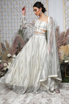 White and Silver Sequin Dupatta – HarleenKaur Indian Bridal Dress Modern, Silver Indian Outfit, Asian Wedding Guest, Modern Indian Outfits, Modern Lehenga Designs, White Dress Casual Outfit, White Bridal Lehenga, Modern Lehenga, Dress Outfits Party