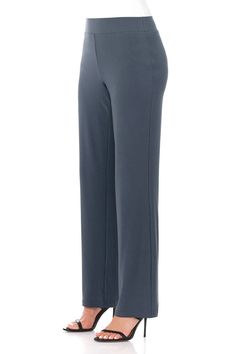 When you’re traveling for business or packing for that long-awaited cruise, you need a reliable pair of low-maintenance pants. These wrinkle-resistant pants made with soft fabric will slip in easily in any corner of your suitcase without a worry. You can get more space for all your tops and still travel light with them Best Jeans For Women, Summer Pants Women, Curvy Women Outfits, Summer Pants, Fabric Sale, Travel Collection, Best Jeans, Travel Light, Pocket Pants