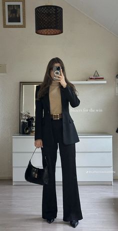 Lawyer Inspired Outfits, Women Winter Office Outfits, Pharmacy Outfit Work Attire, Finance Girl Aesthetic Outfit, Corporate Lawyer Outfits, New York Lawyer Aesthetic, Womens Court Outfit, Professional Feminine Outfits, Legal Outfits For Women