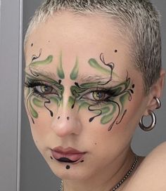 Eccentric Makeup Ideas, Abstract Makeup Art, Crazy Graphic Liner, Green Goth Makeup Looks, Cool Eyebrows, Cursed Jewellery, Dragon Eye Makeup, Avant Garde Makeup Creative