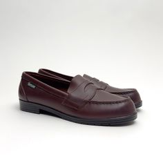 Step into timeless style and comfort with these Eastland Women’s Providence Penny Loafers. These classic loafers are crafted from genuine leather in a rich burgundy shade, offering both durability and a sophisticated look. The wide fit (8W) provides added comfort, making them perfect for all-day wear. • Size: 8W (Wide) • Material: Leather upper with man-made balance materials • Color: Burgundy Brown • Style: Penny Loafer – Slip-on design for easy wear • Features: • Cushioned insole for added comfort • Classic penny loafer design with a sleek silhouette • Durable outsole provides traction and support • Made for casual and professional wear • Condition: Pre-Owned – Excellent used condition with minimal signs of wear Why You’ll Love These Loafers: • The perfect combination of style and comfor Classic Burgundy Loafers For Office, Classic Closed Toe Slip-ons For Fall, Classic Burgundy Loafers With Rubber Sole, Classic Closed Toe Slip-ons For Work, Classic Burgundy Almond Toe Loafers, Casual Burgundy Loafers With Leather Sole, Casual Burgundy Loafers With Flat Heel, Casual Burgundy Flat Heel Loafers, Burgundy Casual Flat Loafers