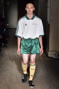 Gosha Rubchinskiy Spring 2018 Menswear Fashion Show London Fashion Week Mens, London Fashion Weeks, Fashion Show Images, Sneakers Men Fashion, Fashion Show Collection, Vogue Paris, Large Fashion