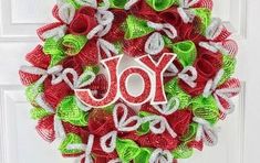 a computer screen with an image of a joy wreath on it's display window