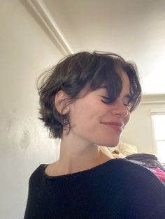 Micro Bob Wavy Hair, Shag Haircut With Face Framing, Flow Haircut Women, Wavy Micro Bob, Queer Masc Haircut, Boy Short Haircut For Women, Girly Pixie Cuts, Textured Pixie Cut Thick Hair, Wavy Long Pixie