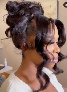 Updo Pin Curls For Black Women, Pinned Up Curls Updo Black Hair, Messy Bun Wedding Hair Black Women, Middle Part Updo Black Women, 90s Curly Updo Black Women, Top Bun With Curls, Big Curly Updo, Curled Hair Styles For Event, Black Girls Hairstyles Updo