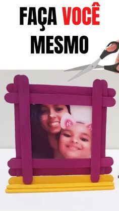 a hand holding a pair of scissors over a photo frame with the words faca voce mesmo on it