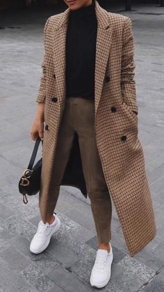 Street Style Handbags, Street Style Winter, Camel Coat, Winter Trends, Casual Winter Outfits