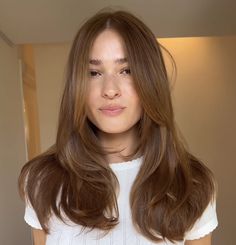 Long Hair With Angles, Auburn Hair On Asian, 90s Haircut Midlength, Lola Tung Hair Color, Hair Color For Asian Women Round Faces, Auburn Light Brown Hair, Layers Haircut Medium Length, Face Framing Round Face, Golden Brown Short Hair