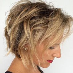 tousled bob for fine hair Hair Peg, Graduated Bob Hairstyles, Gray Hairstyles, Short Bob Styles, Short Hair Highlights, Trendy Bob Hairstyles, Layered Bob Haircuts, Stylish Short Haircuts, Medium Bob