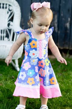 Look lovely in this 😍 Pink Floral Sundress, featuring ruffle shoulder straps with adjustable buttons for the perfect fit. Stay cool and stylish all day long in this must-have outfit. 🌸👗