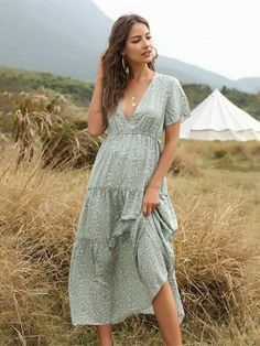 Dresses - Uniqistic.com Bohemian Floral Dress, Beach Holiday Dresses, Holiday Dresses Women, Boho Mode, Boho Dresses Long, Boho Midi Dress, Mode Boho, Dress Woman, Short Sleeve Maxi Dresses