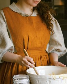 Chef Dress, Cottagecore Life, Vintage Outfit Inspiration, Farm Lifestyle, Cottagecore Style, Retro Mode, Cute Photography, Cottagecore Aesthetic, Simple Shirts