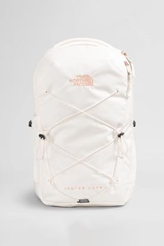 Great for class or traveling, this The North Face Jester Luxe Backpack for Women in Gardenia White/Burnt Coral Metallic has a padded laptop sleeve, simplified organization, and it can stand up completely unsupported. This backpack will be your go to for any adventure! Features: The North Face Style: NF0A81E6-OUC Color: Gardenia White/Burnt Coral Metallic The North Face backpacks 360-degree reflectivity for enhanced visibility Front compartment simplifies organization with secure-zip pockets, a t The North Face Backpack Beige, North Face White Backpack, Cream North Face Backpack, Sac A Dos The North Face, Cute Travel Essentials, Trending Backpacks 2024, Clean Girl Backpack, Teen Girl Backpacks, Wishlist Items Aesthetic