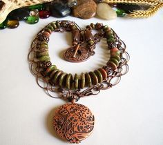 A personal favorite from my Etsy shop https://www.etsy.com/listing/202844565/unakite-gemstone-and-copper-locket Coral Bracelet, Copper Metal, Cool Necklaces, Beaded Necklaces, Stunning Necklace, Etsy Jewelry, Toggle Clasp, Locket Necklace, Agate Gemstone