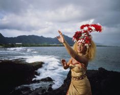 Woman wearing a traditional Samoan dress and headdress; American Samoa Poster Print Image 1 Samoan Dance, Samoan Clothing, Samoan Dress, Samoan Designs, American Samoa, Polynesian Culture, Island Art, Island Style, Music Photography