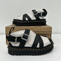 New In Box Dr. Martens Sandals Womens Black Avry Leather Y2k Strappy Chunky Sandal Size 7 Black Platform Strapped Sandals, Martens Sandals, Dr Martens Sandals, 2976 Chelsea Boots, Shoes Dr Martens, Platform Chelsea Boots, Floral Boots, Patent Leather Boots, Lace Up Combat Boots